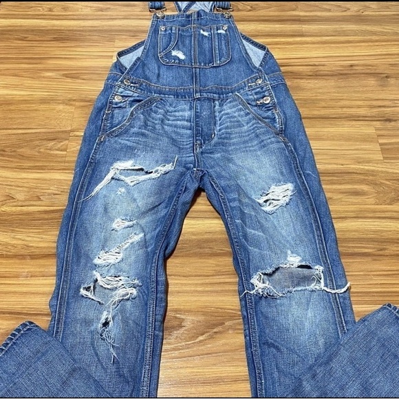 AEO Distressed Overalls - Picture 4 of 8